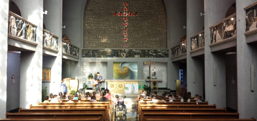 La chapelle Sainte Émilie de Rodat avec les enfants